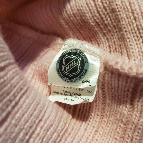 Pink knit Canadians hat - Picture 4 of 5